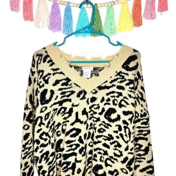 Main Strip Leopard Cheetah Distressed Fringe V-Neck Knitted Sweater Size Medium - Picture 12 of 13